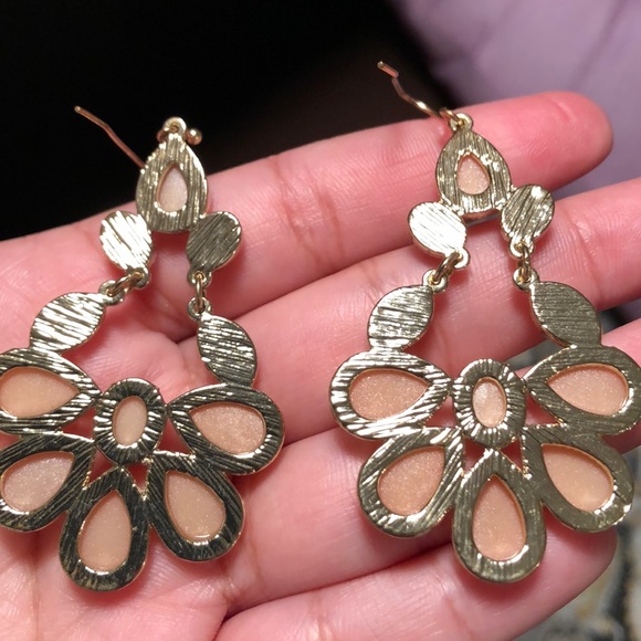 ❣️Beautiful coral and gold iridescent earrings - Picture 4 of 8